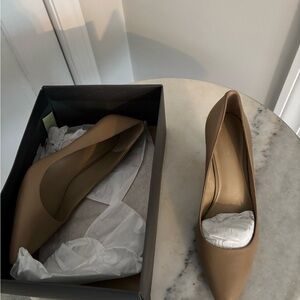 Ann Taylor Camel Leather Kitten Pumps